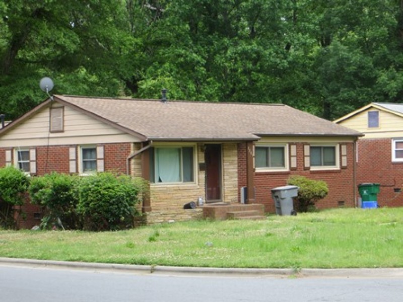 Pre-foreclosed property photo